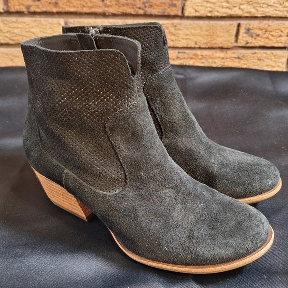 Kork-Ease Size 7.5 Black Ankle Booties - Picture 1 of 8